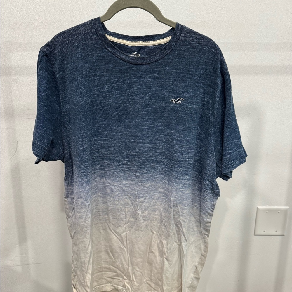 Hollister Men's Blue and White Gradient T-Shirt